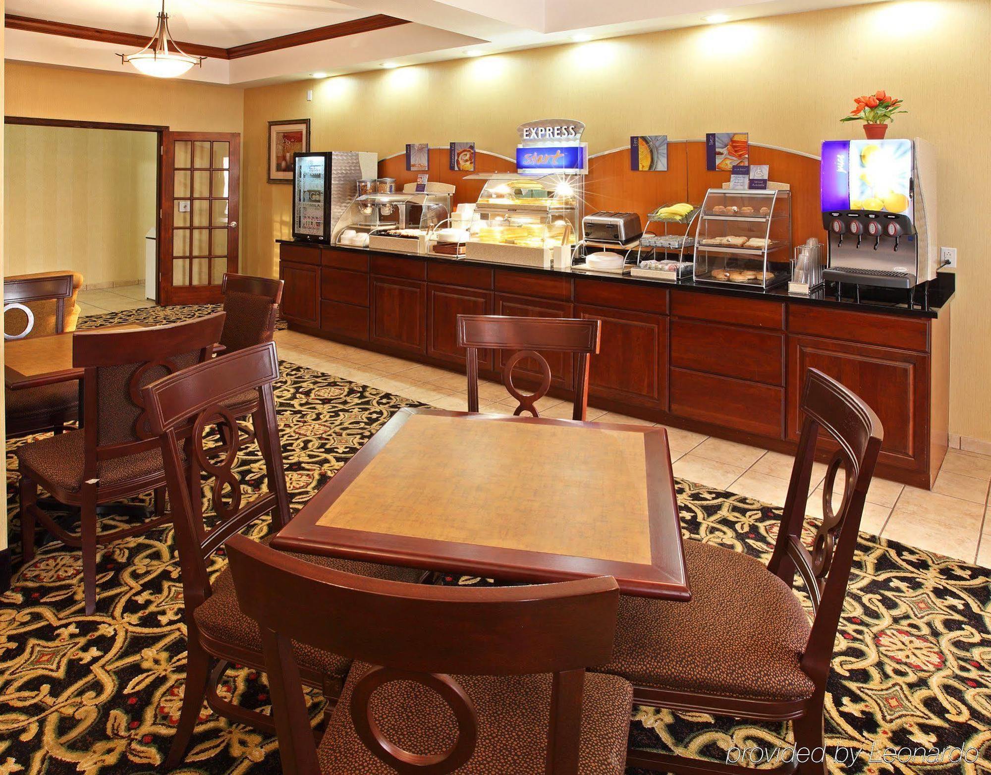 Holiday Inn Express Hotel & Suites Clarksville Exteriér fotografie