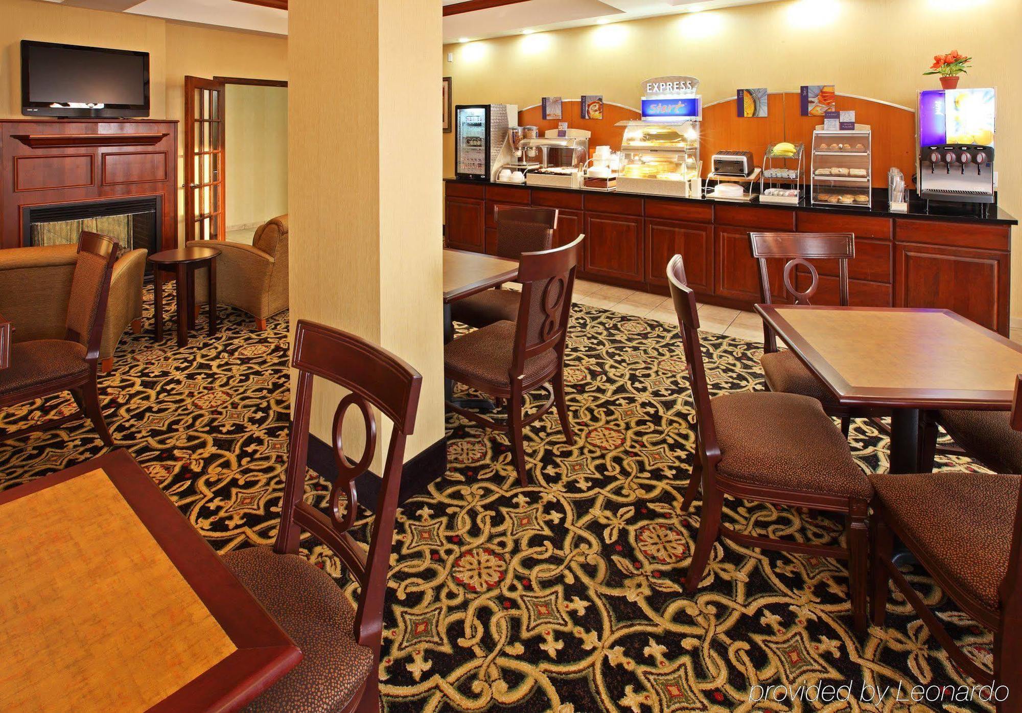 Holiday Inn Express Hotel & Suites Clarksville Exteriér fotografie
